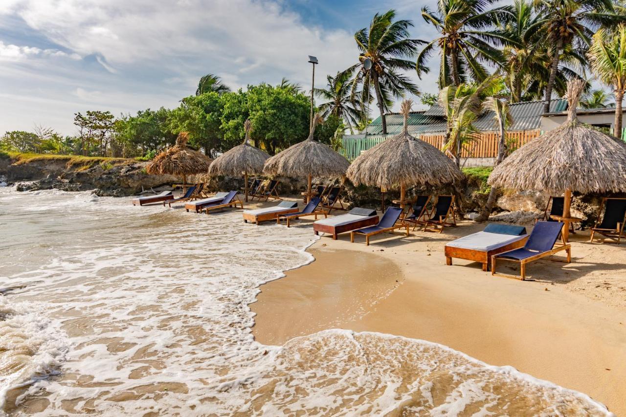 Palmarito Beach Hotel Tierra Bomba Bagian luar foto